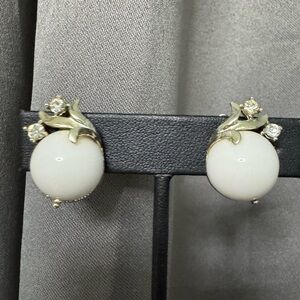 Vintage Coro White and Gold Clip On Earrings